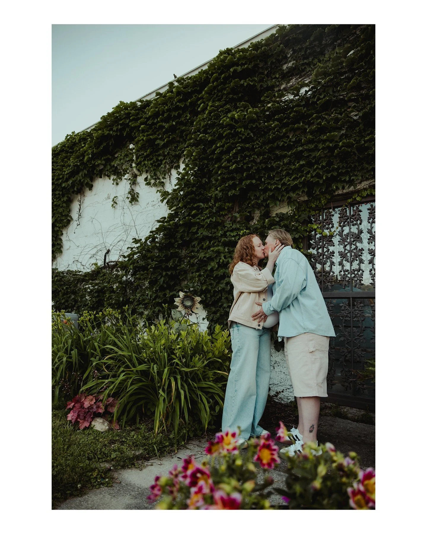 Amy + Anne had a DOUBLE maternity session this past week to celebrate the upcoming delivery of not one but two little bundles. Also I LOVE that they had their maternity session at the same place they got married! 😍 Two moms, two bumps, one love 💕
.