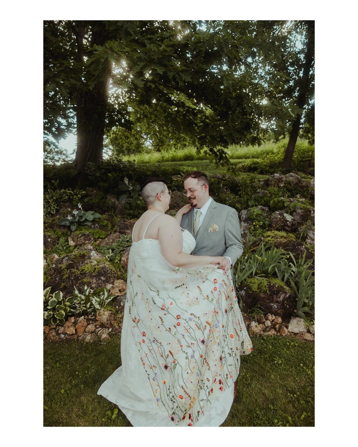 Did you know that every wedding collection we have that is over 4 hours automatically comes with two photographers? While small weddings may not need two photographers, once you get into larger wedding days (like 5+ hours), two photographers is inval