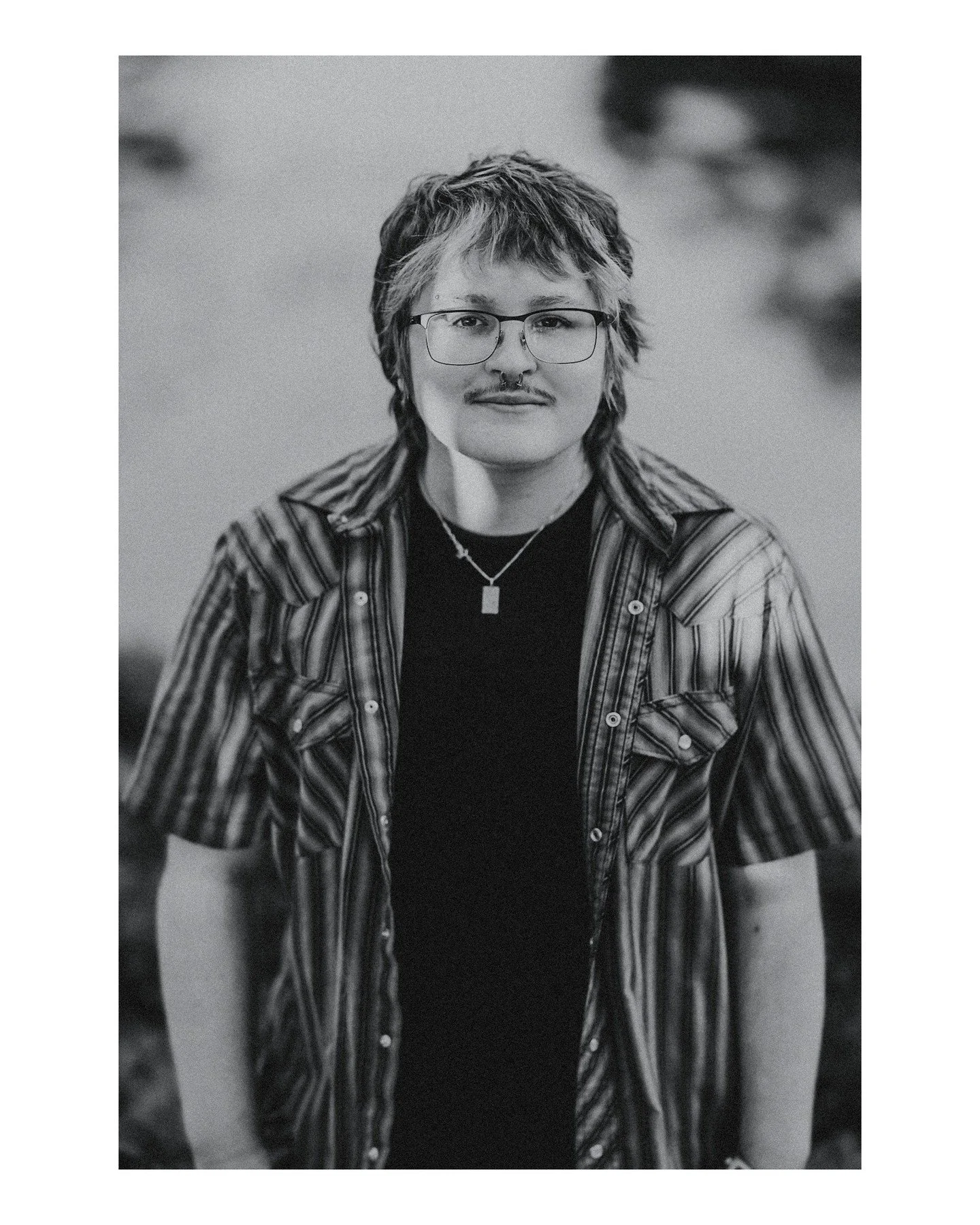Feeling overwhelmed with senior portrait options? Want to make sure your queer, trans, or neurodivergent teen feels comfortable with and supported (enthusiastically) by their photographer? We got you! We specialize in working with queer, trans, and n
