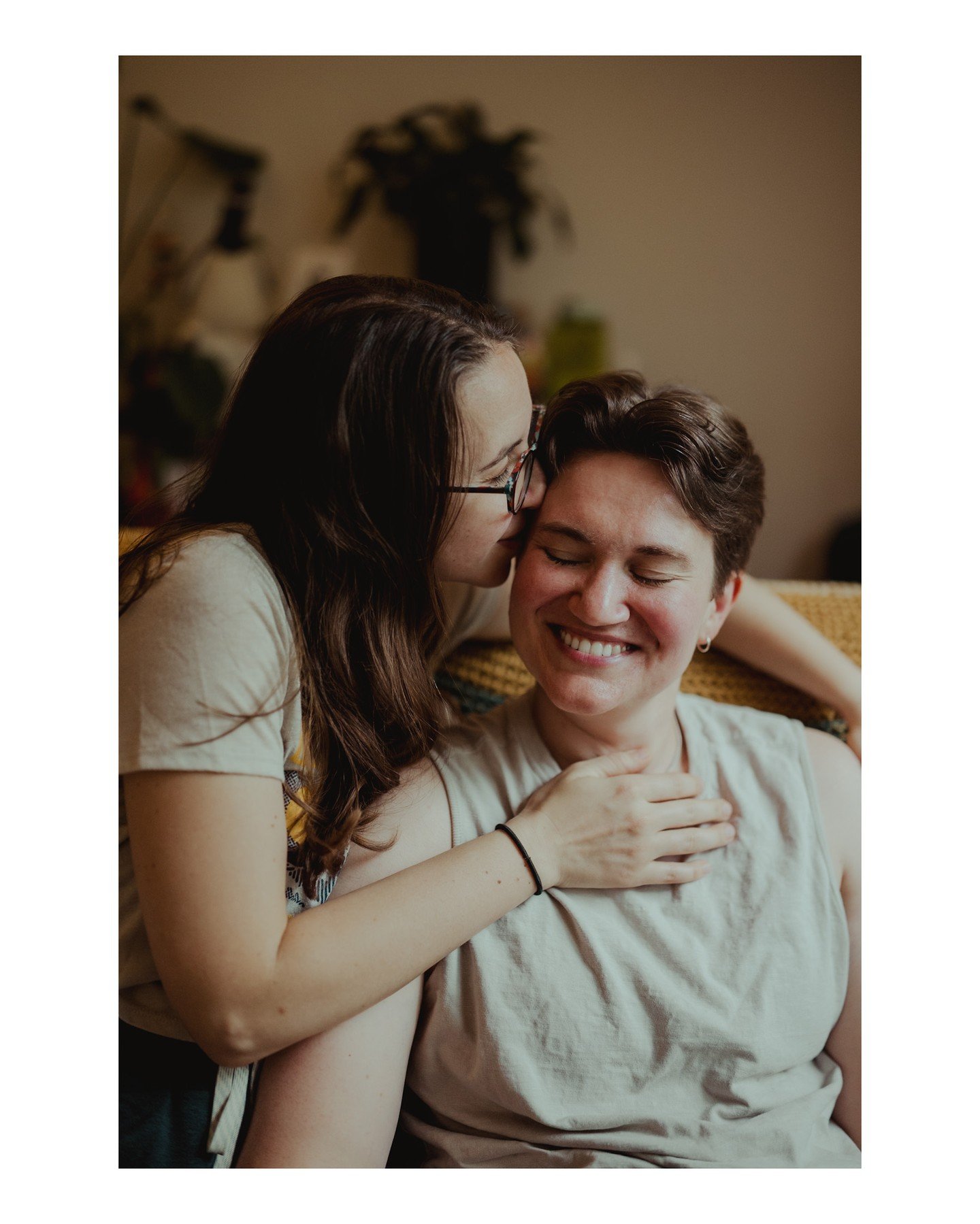 Are you and your partner wanting to celebrate your love in a place that feels cozy &amp; comfortable? Wanting to also celebrate a new house or bid farewell to the place you first made a home *together*? In-home couples sessions are the bomb! They're 