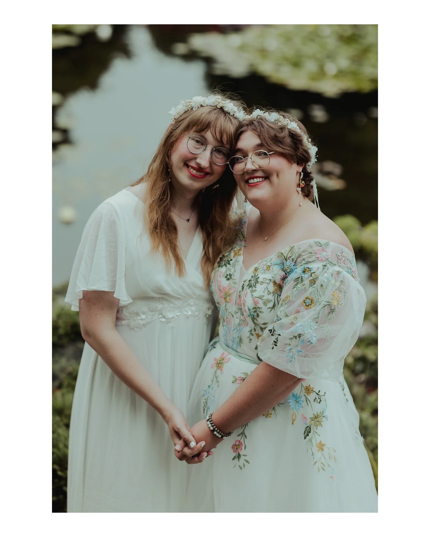 Eden + Vi, giving enchanted garden vibes on their wedding day at the Allen Centennial Garden 😍 If you're having a small, intimate wedding day, know that we offer packages as small as 2 hours, and for micro weddings can offer 1 hour packages as well!