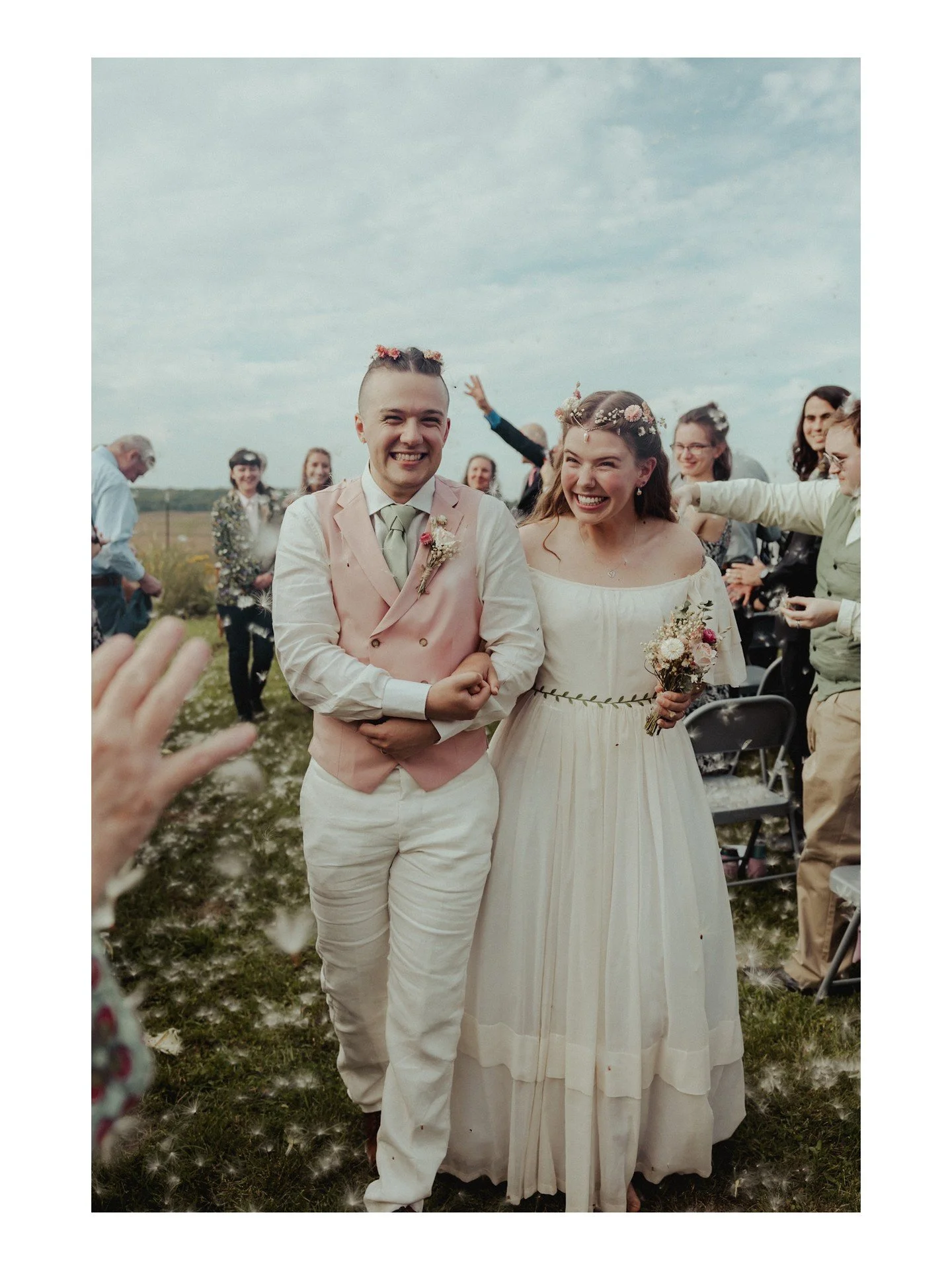 Caleb (he/they) + Leah (she/her) had the sweetest Hobbit-themed wedding ever! It was such a beautiful day, with the wedding taking place overlooking the Nachusa Grasslands. These two had all kinds of perfect little touches on their wedding day, like 