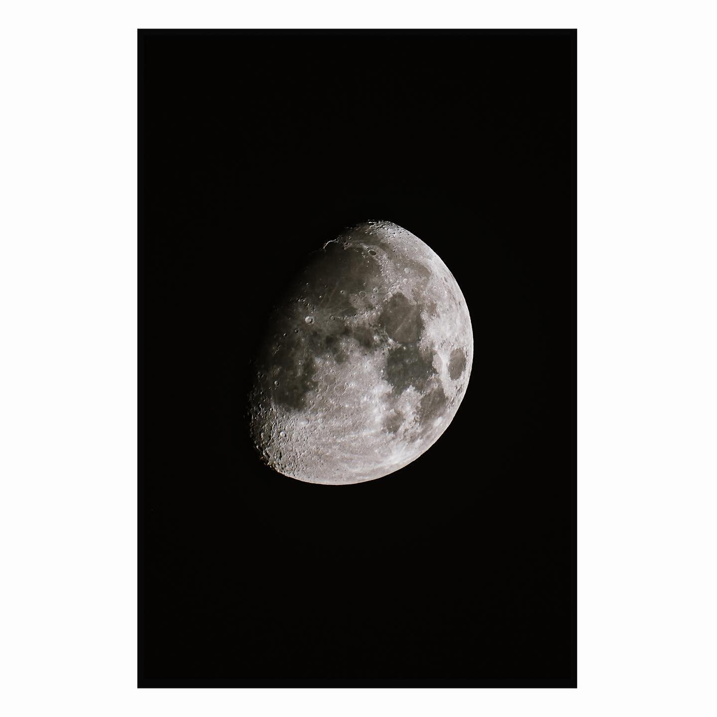 MOON | 08082022 | SPAIN 

DateTimeOriginal
2022:08:08 00:51:52

LEICA SL2
MAKSUTOV 500 mm
Gitzo Mountaineer
29.0 C  Sureste 7-17 km/h
0:51:52
40&deg;15'53 2&quot;N4&deg;21'08 A&quot;W
08 AGO 2022

All rights reserved. More images to buy in the bios l