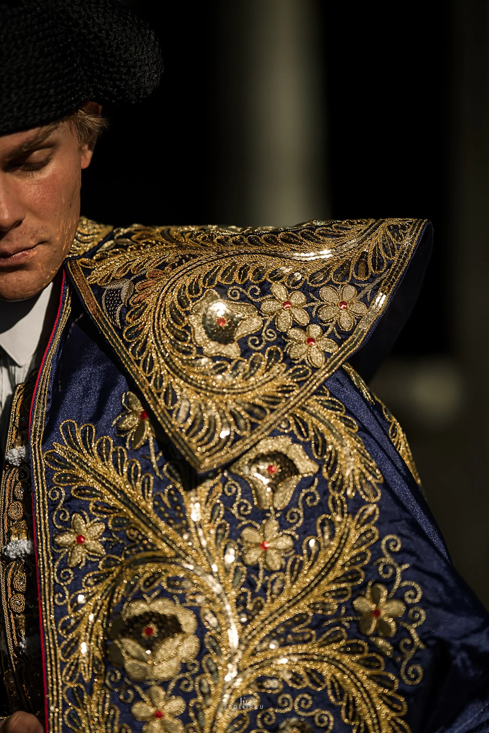 04-matador-embroidered-suit-fedegrau.jpg