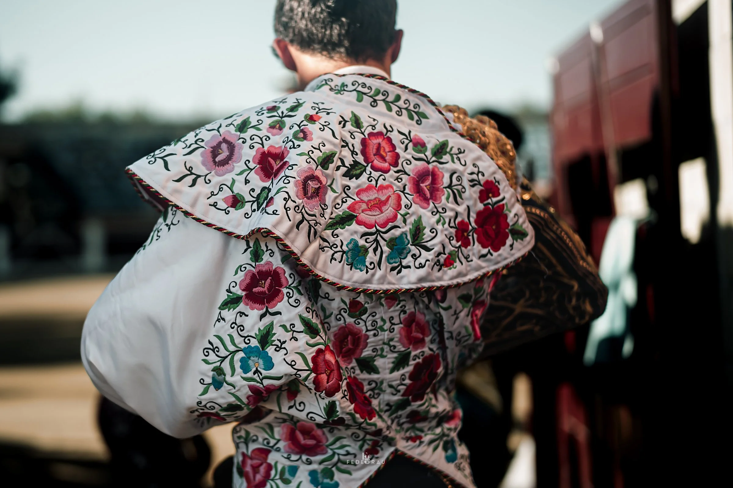 08-bullfighter-embroidered-cape-fedegrau.jpg