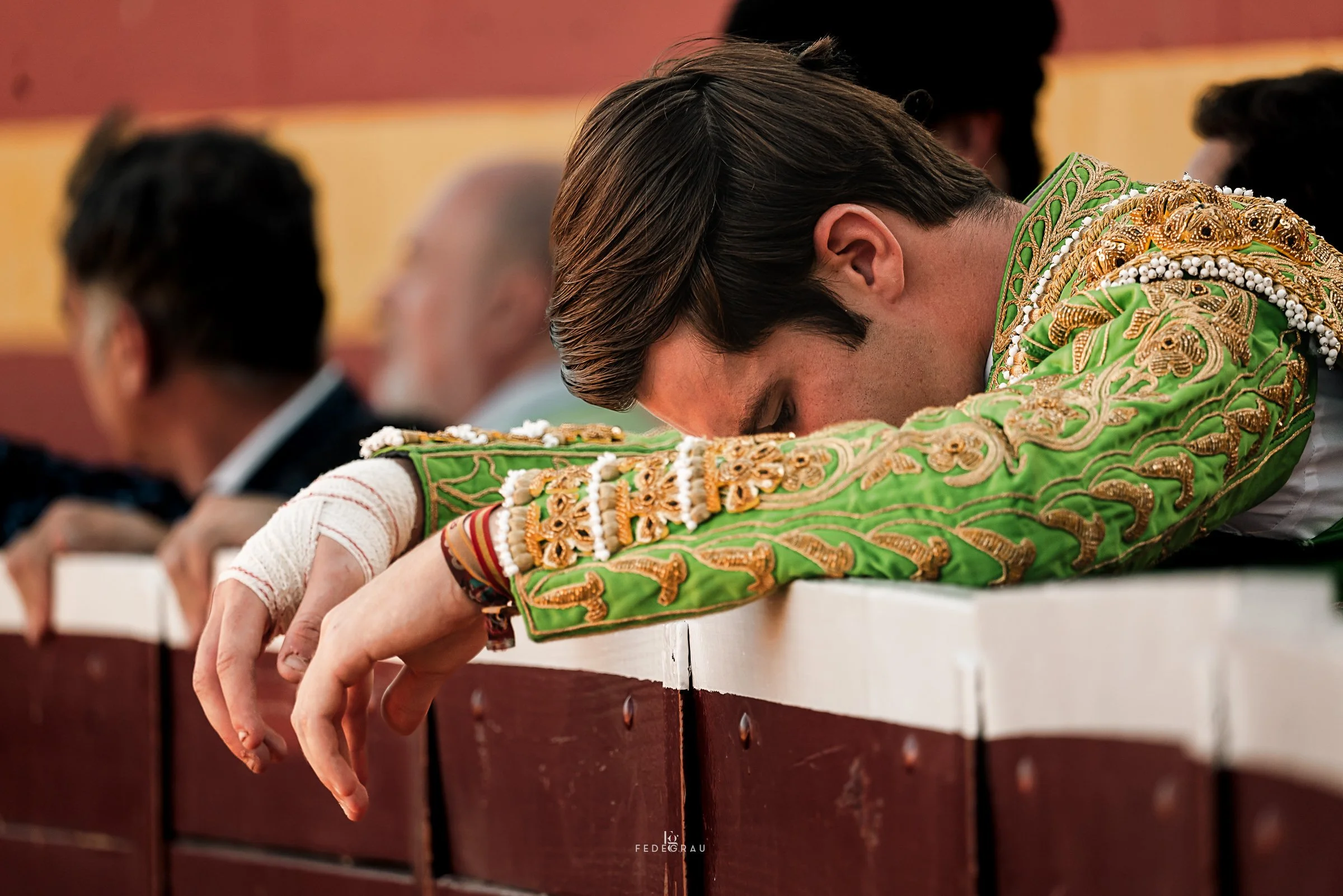 21-bullfighter-quiet-moment-bullring-fedegrau.jpg.jpg