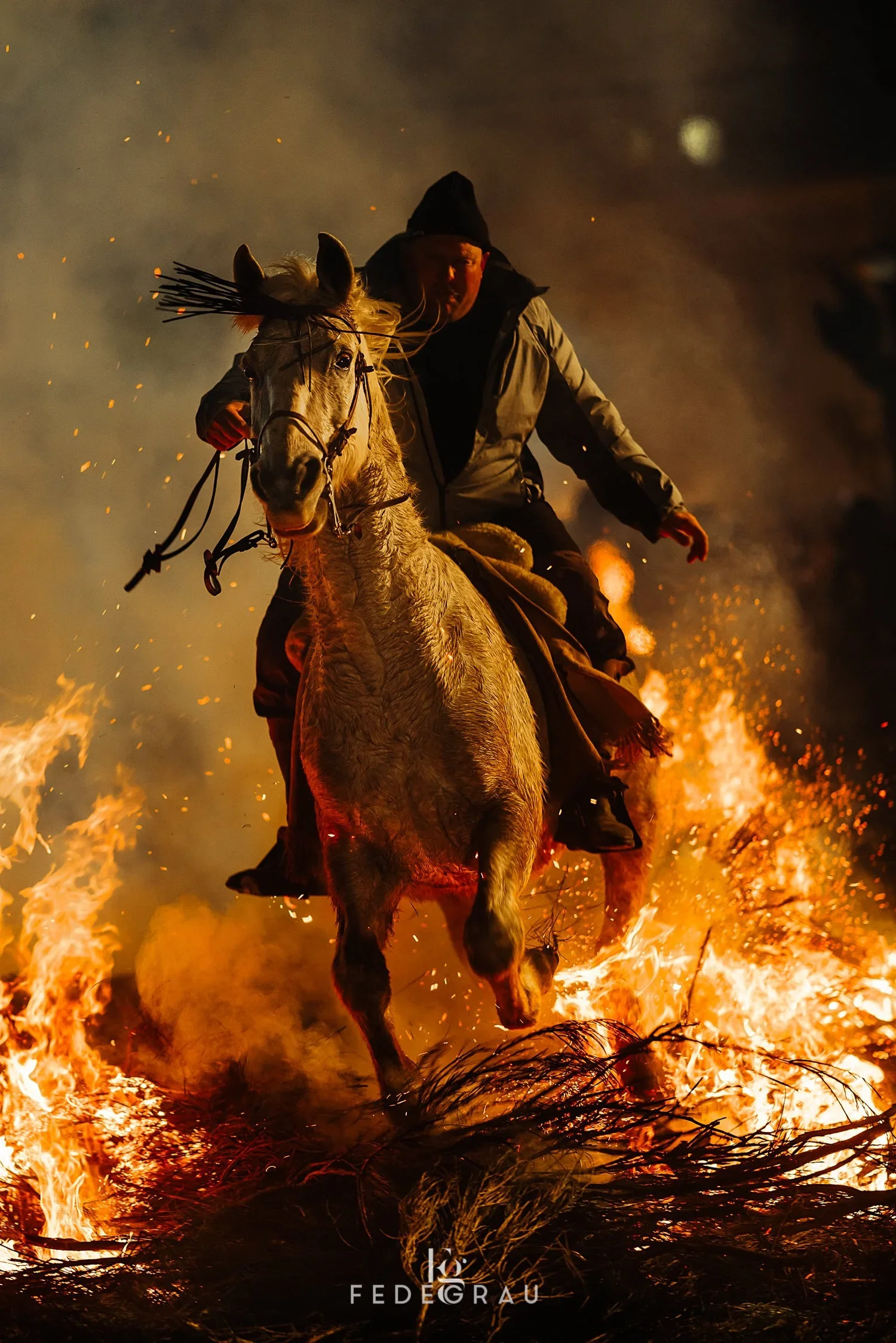 ENTRE FUEGO, HUMO Y TRADICIÓN PURIFICADORA
