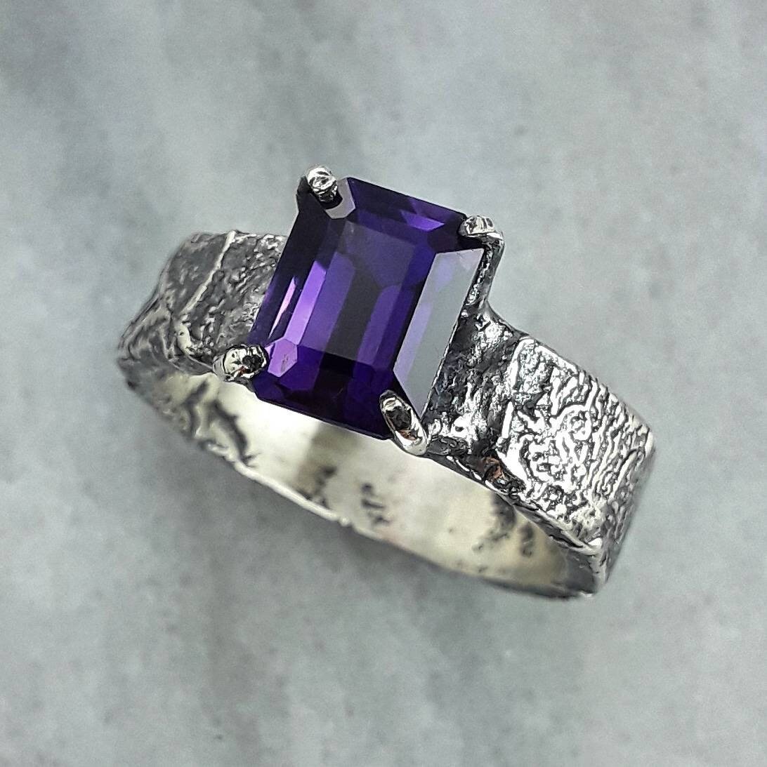 Step-cut Amethyst Reticulated Band Ring