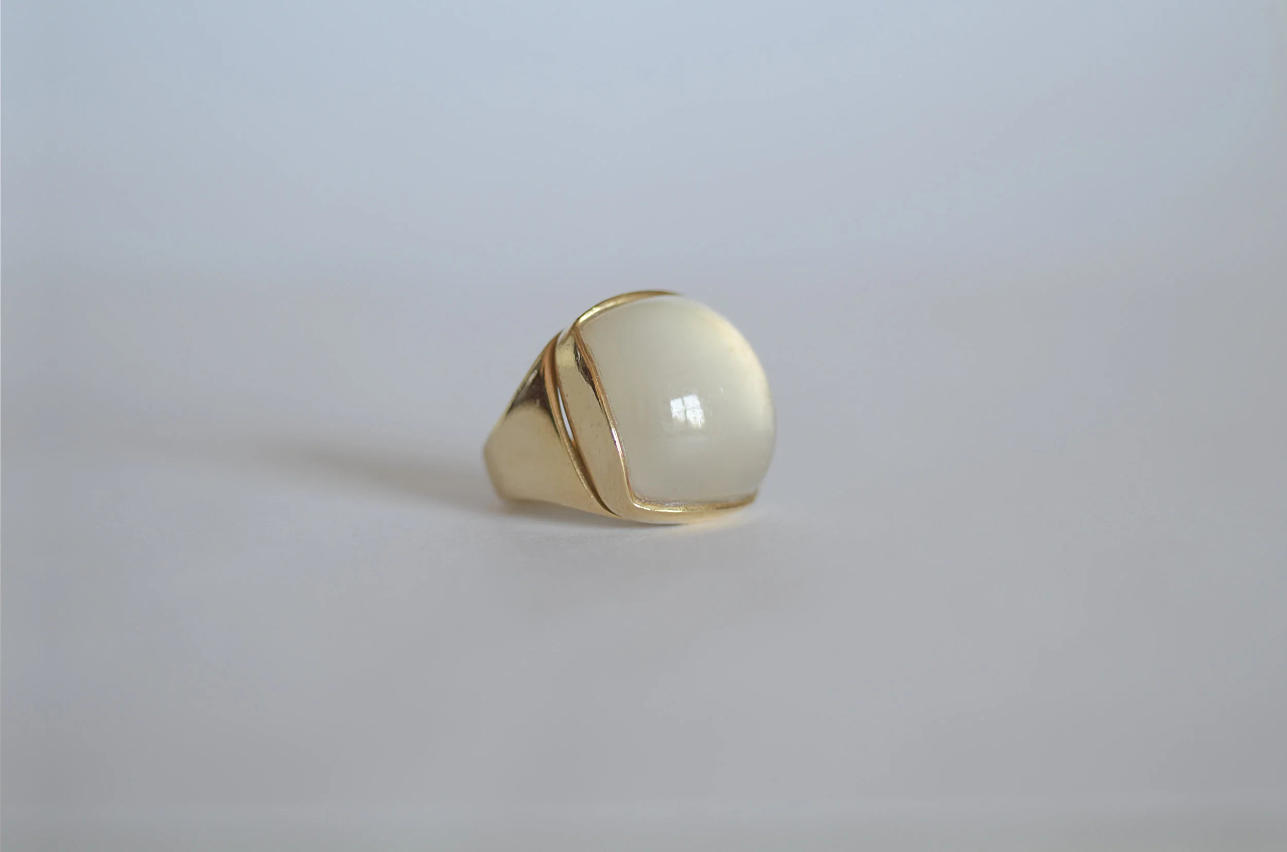 Rock Crystal over Mother of Pearl Ring set in 18kt Yellow Gold