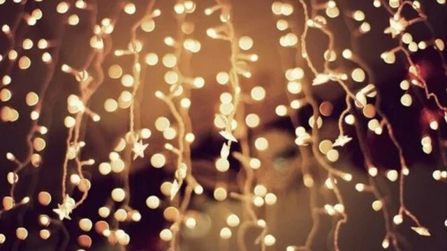 Top 5 Holiday Songs to Deck the Halls To