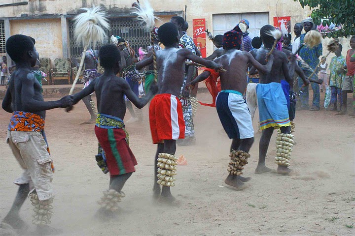 BVC Togo 2010 boys dancing.jpg