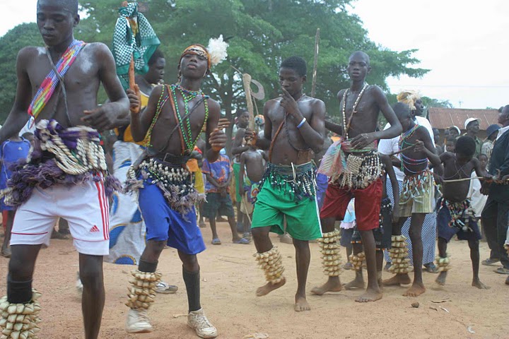 BVC Togo 2010 middle boys dancing.jpg