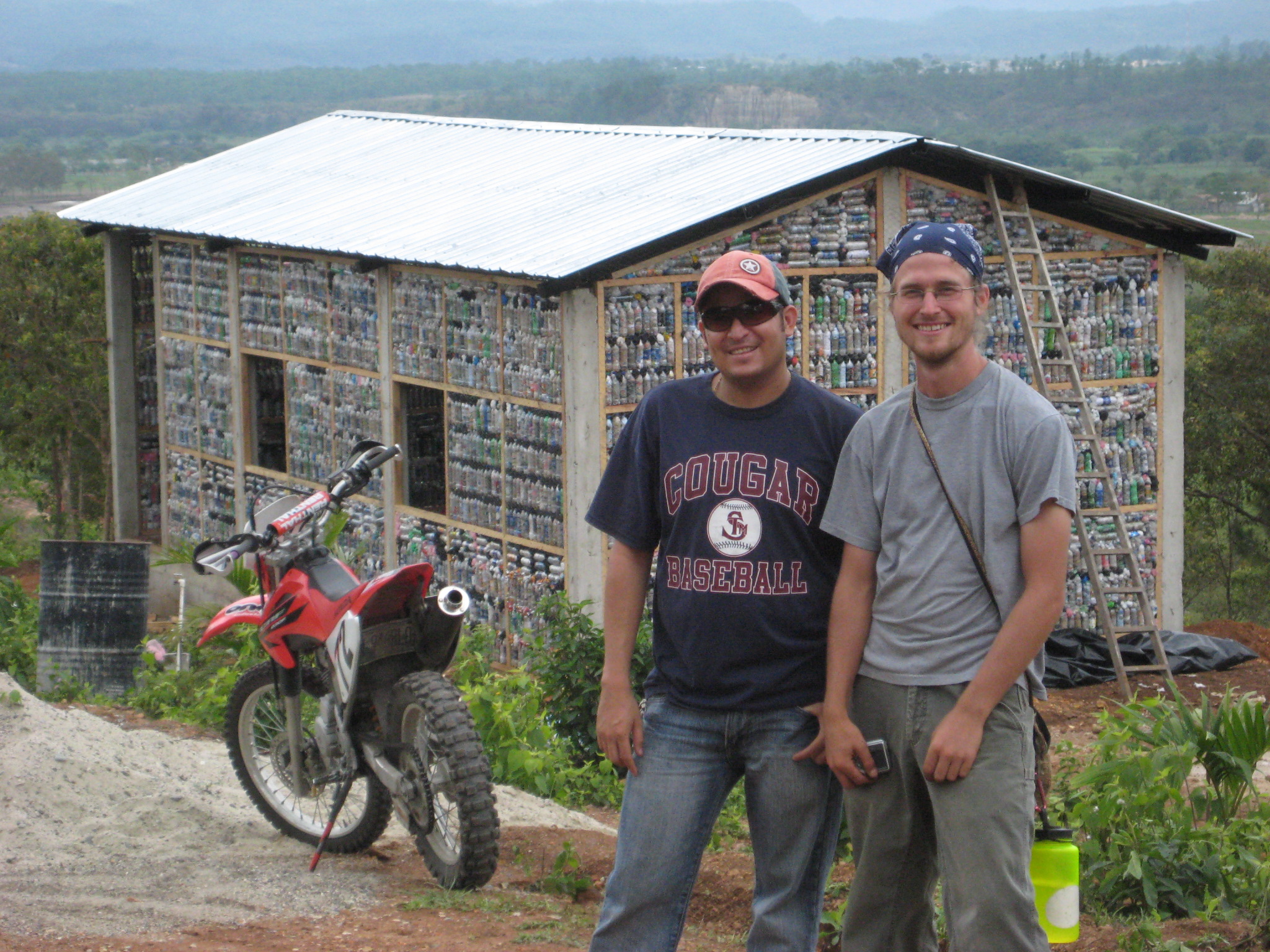 BVC Esquipulas 2007 Michael Anderson library in background.jpg