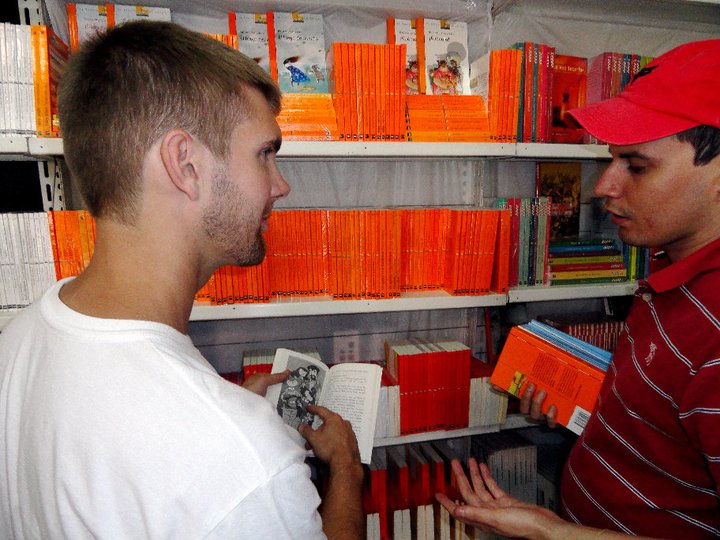 BVC Esquipulas 2010 Adam Gentner in library with worker.jpg