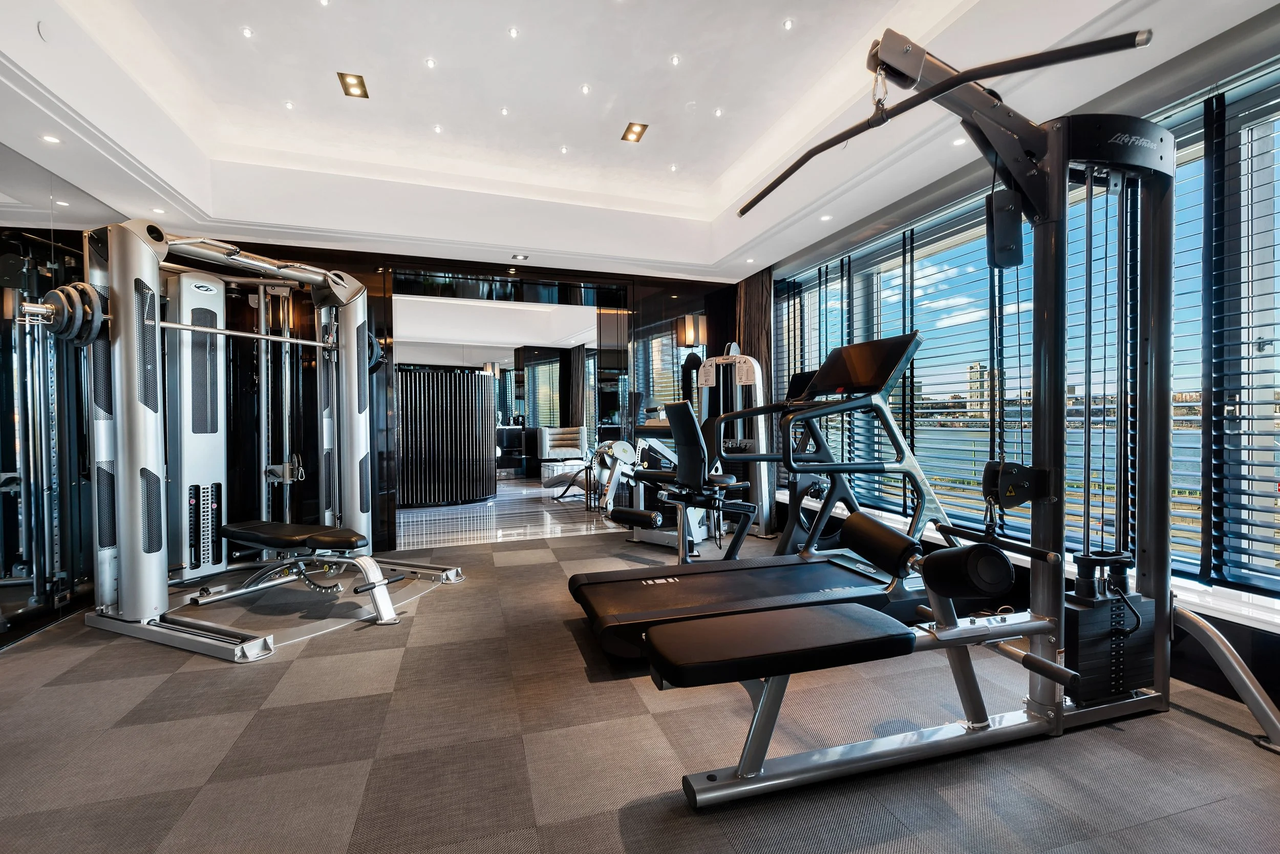 day_h5property_240_Riverside_Boulevard_Triplex_O_18.jpg