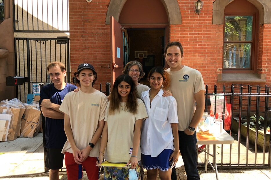 Volunteers-at-the-Camp-Friendship-Food-Pantry.-Mukta-Ahmad-Bklyner..jpg