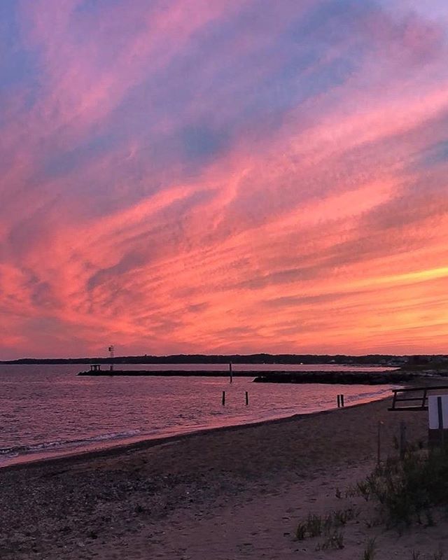 Red sky at night, sailor&rsquo;s delight. Red sky in morning, sailor&rsquo;s warning. Delight is the right word for this stunner 🙌🏻😍🌅#capecod #summerinthecape #falmouthma #falmouthyachtclub #lobsterreefwine #destinationluxetravel