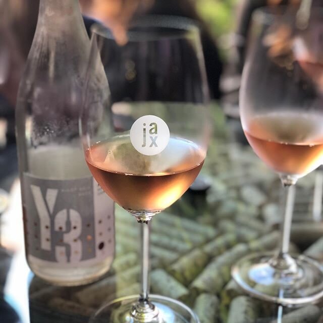 Throwing it back to one of my favorite trips of 2019! Cheers to #nationaldrinkwineday @jaxvineyards #sanfrancisco #destinationluxetravel  #travelagent #clevelandtravelagent