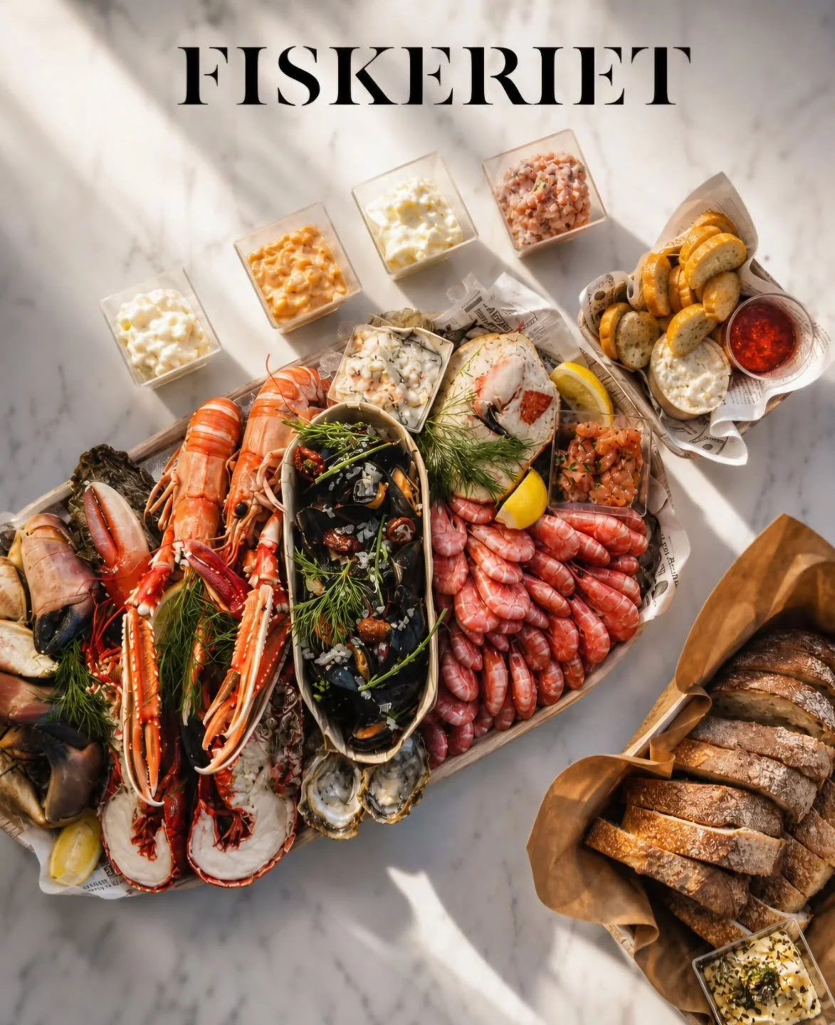 Hummer, sj&oslash;kreps, krabbekl&oslash;r, &oslash;sters og reker 🦞

Vi setter sammen ulike typer skalldyrfat etter sesong og smak. Havet p&aring; sitt beste, h&aring;ndplukket og dandert med frisk dill og sitron, servert med Fiskeriets majonser og