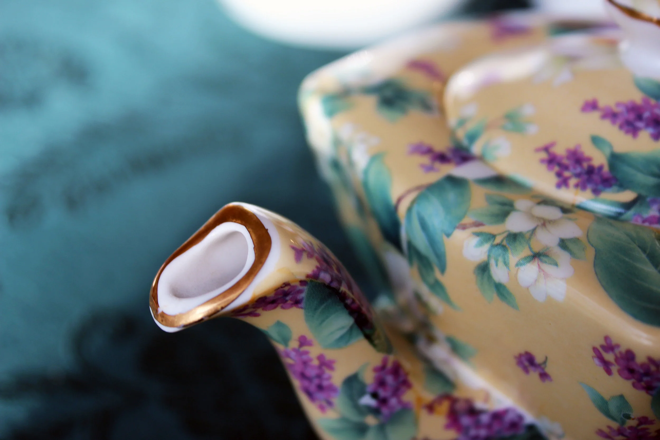 Royal Albert Old Country Roses Teapot — The English Teacup Shop