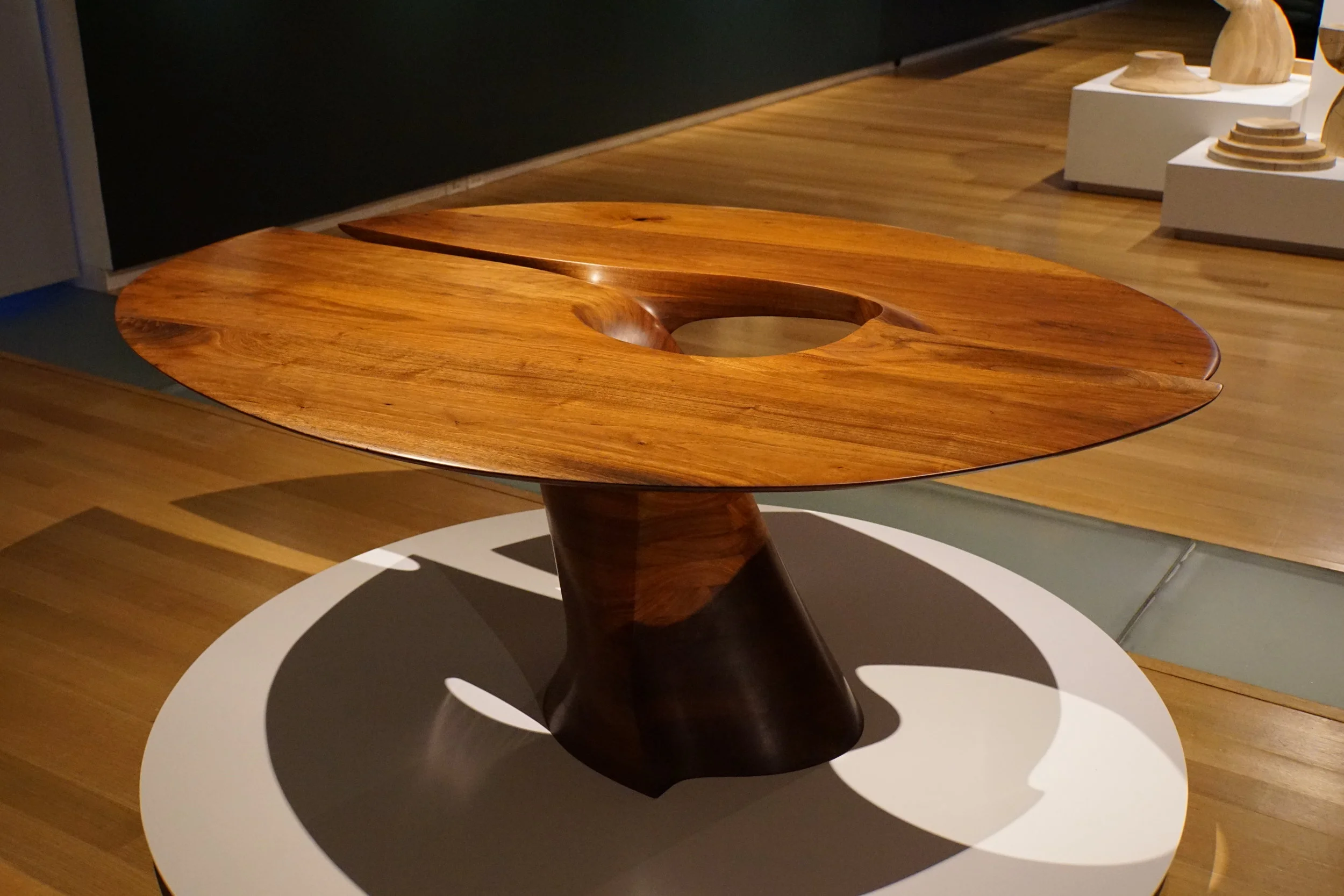 An amazing table by Wendell Castle.