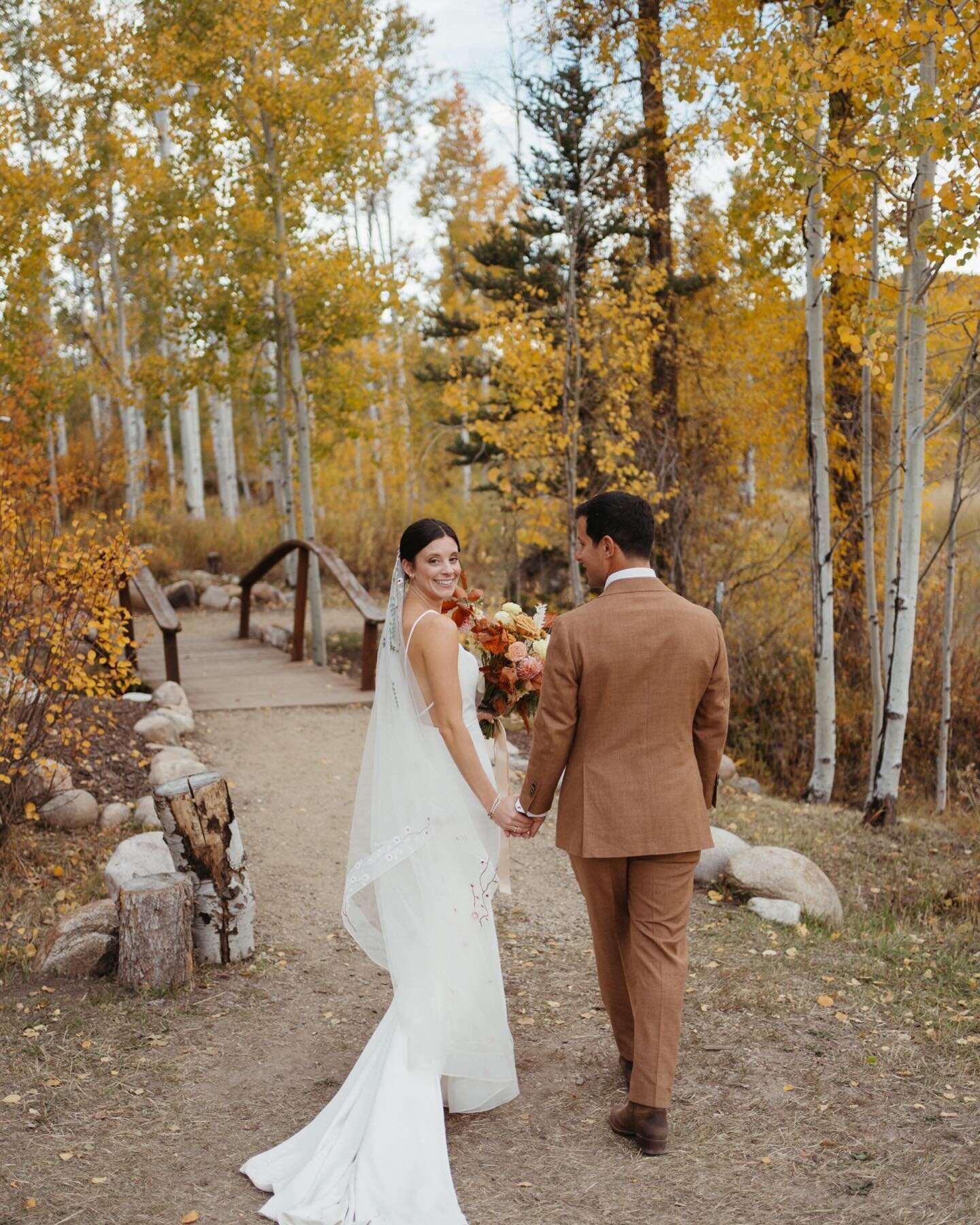 The most beautiful fall wedding and the best couple to capture 🤍
Arden &amp; Jeremy are so caring and so fun, it honestly made my job so easy. Plus, the amount of details you had on your day made even more fun to capture it all. I couldn&rsquo;t put