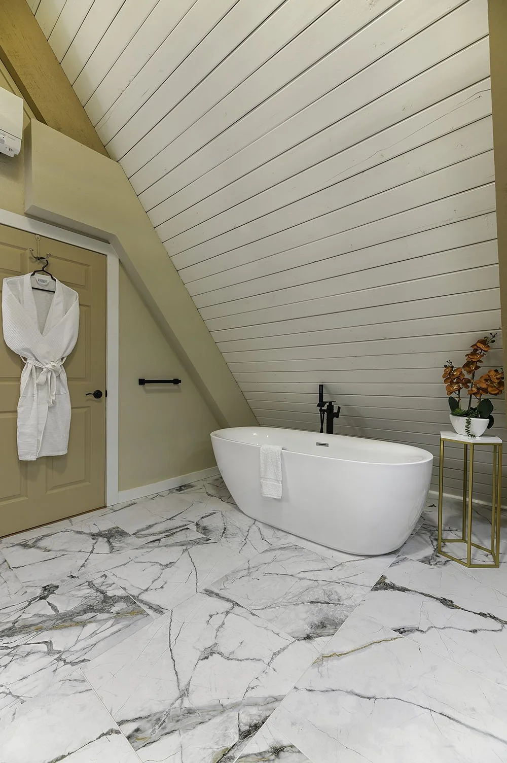 47-Primary Bath Small.jpg
