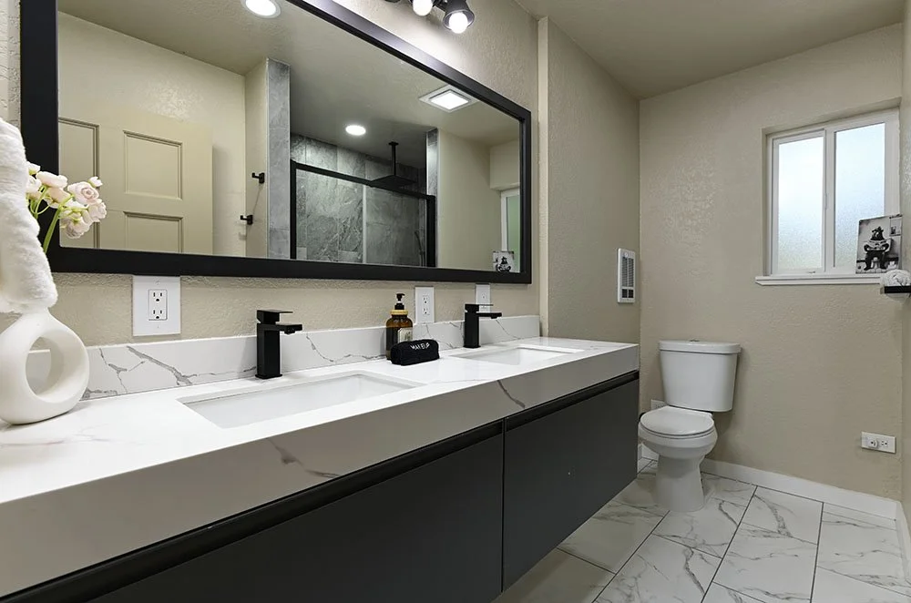 30-Bathroom Small.jpg