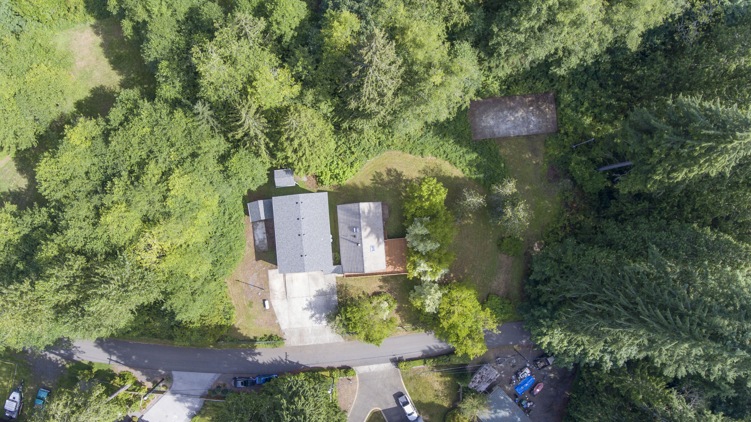 2811 Middle Shore Rd Drone View 2.jpg