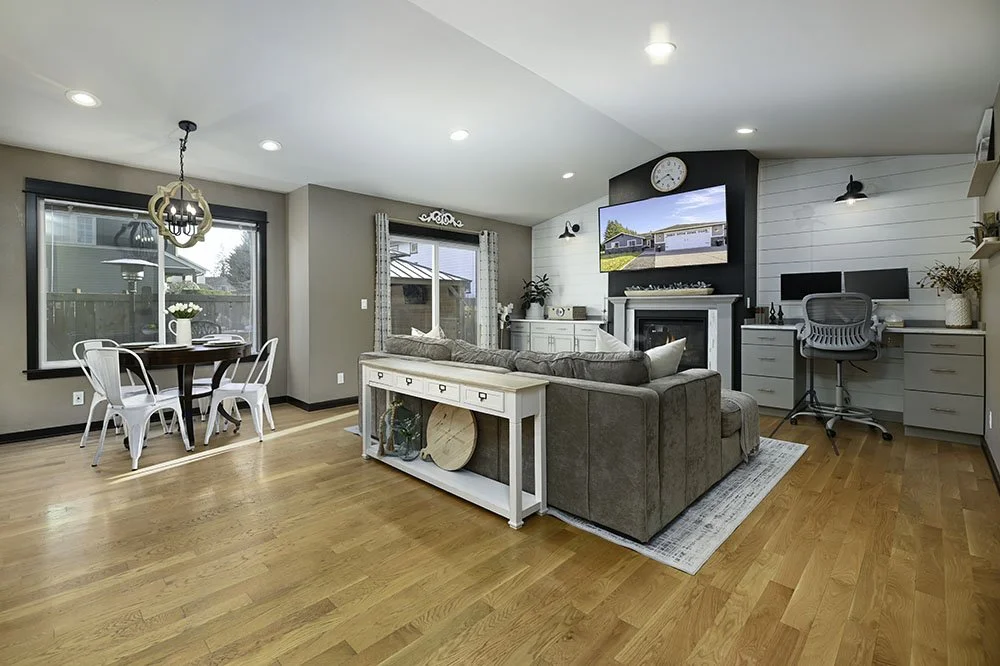 31-Living Room Small.jpg