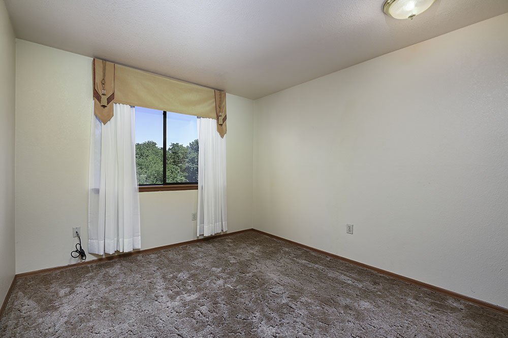 17-Bedroom Small.jpg