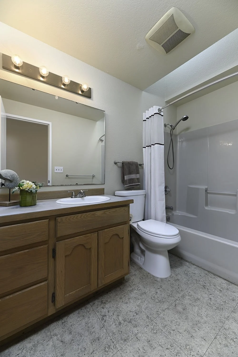 27-Bathroom Small.jpg