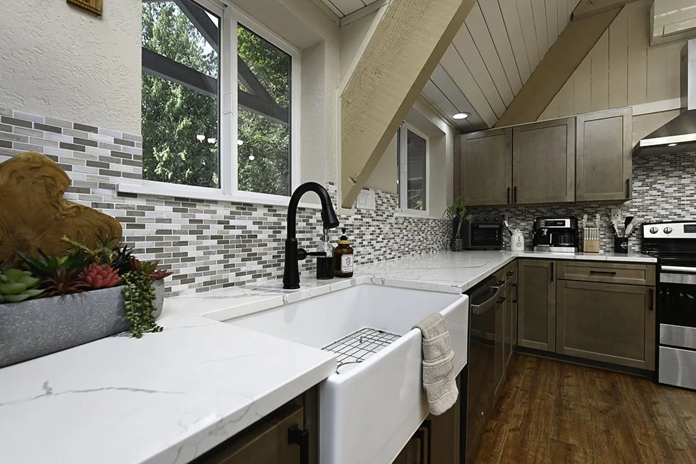 21-Kitchen Small.jpg