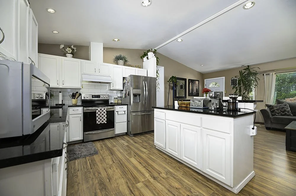 19-Kitchen Small.jpg