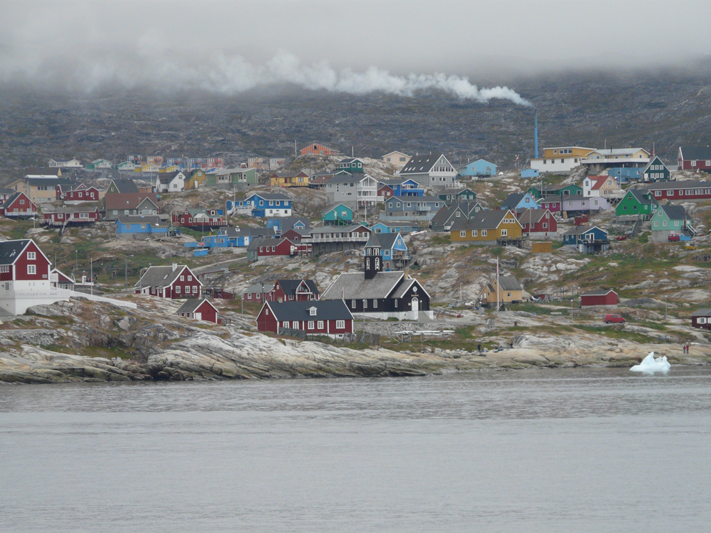 approaching Ilulissat from the bay