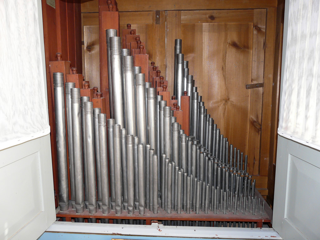 the Gregersen organ's unusual spiral pipe sleeves