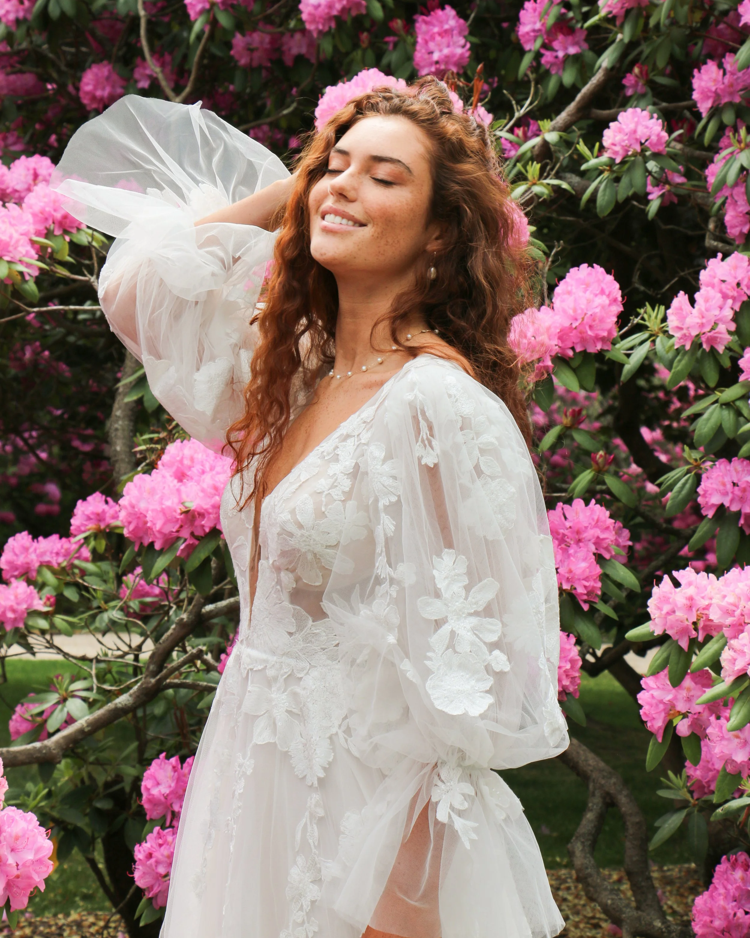 SAYLOR in Ivory lace