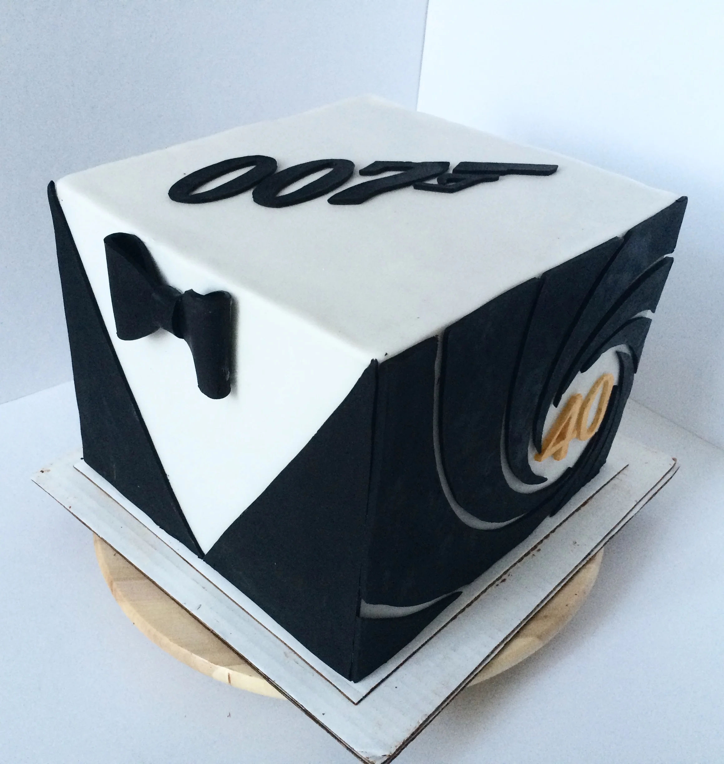 007 Cake