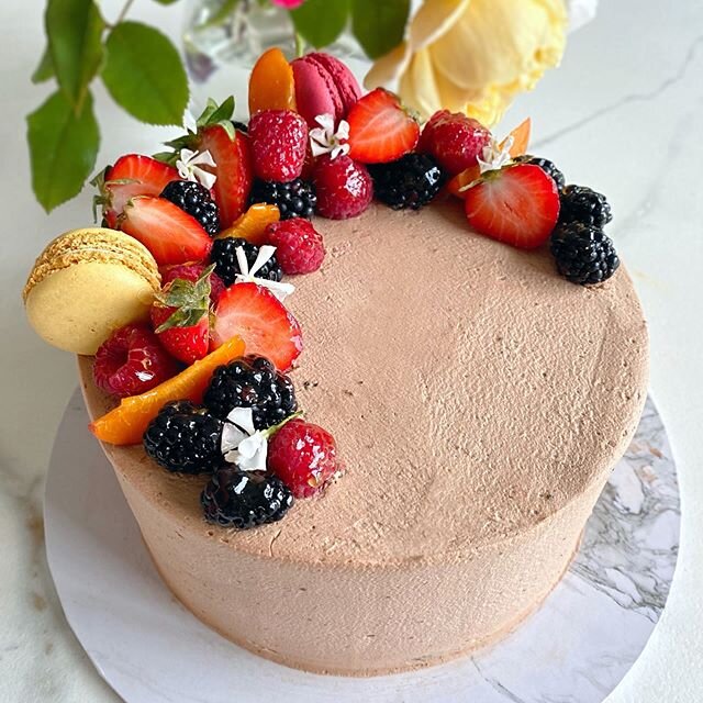 Because I love everything chiffon- here&rsquo;s another!  Chocolate chiffon cake loaded with white chocolate whipped cream and strawberries. .
.
.
#harveymadecakes #chiffoncake #chocolatechiffoncake #instayum #imsomartha #dessertstagram #bakingaddict