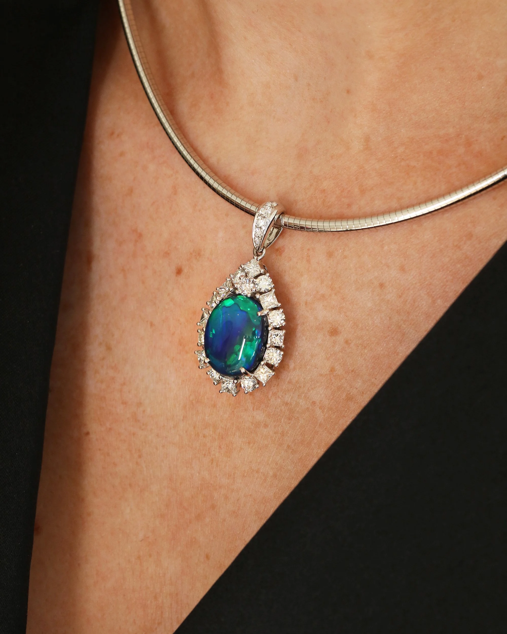 altmann-cherny-opal-black-pendant-model-20239688