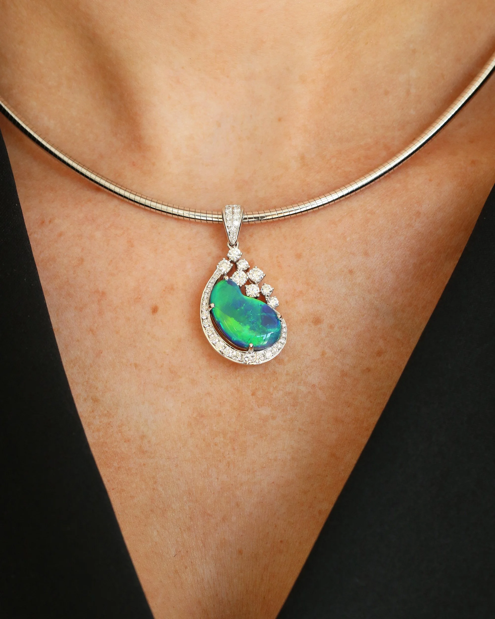 altmann-cherny-opal-black-pendant-model-20239695