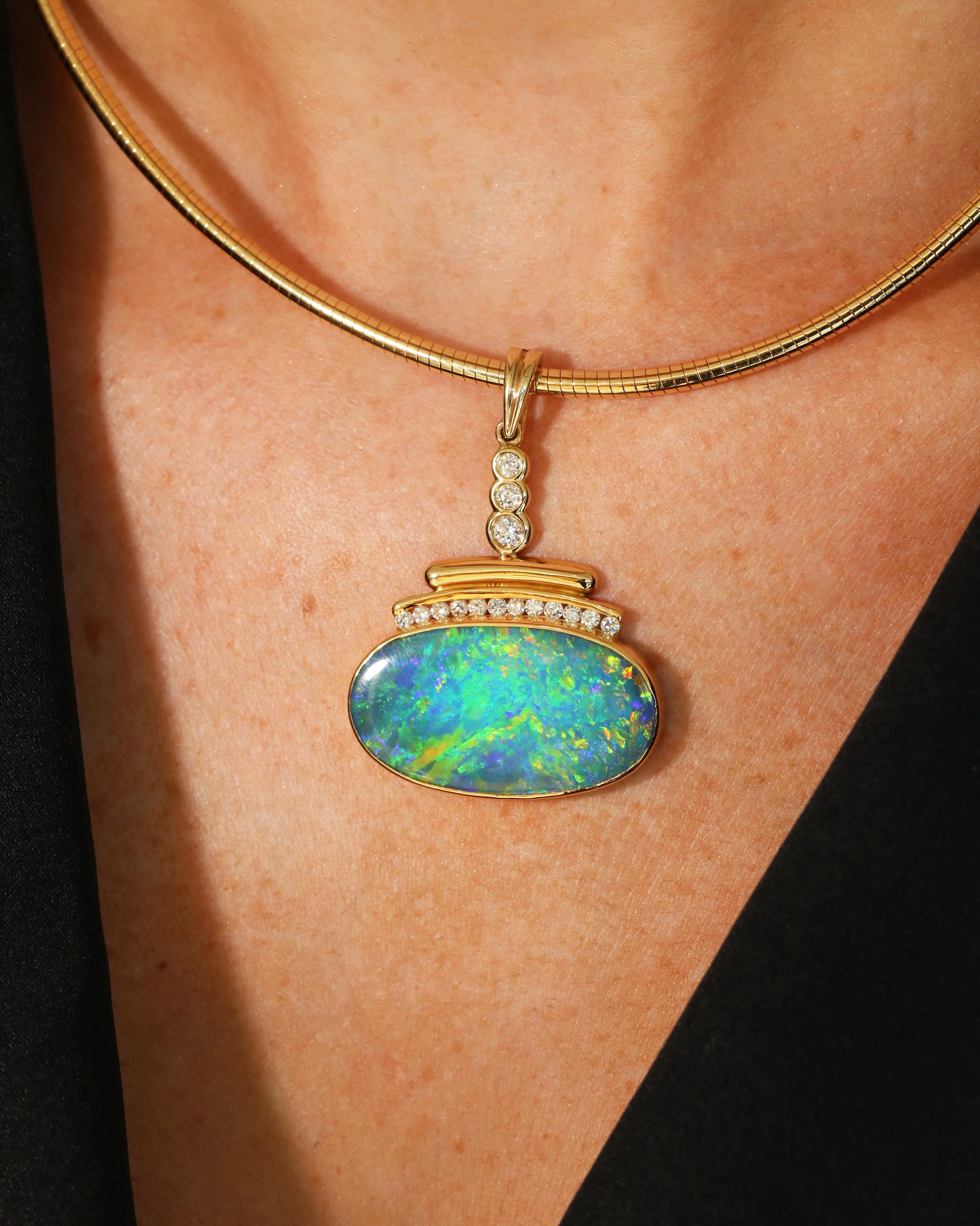 altmann-cherny-opal-black-pendant-model-20010089