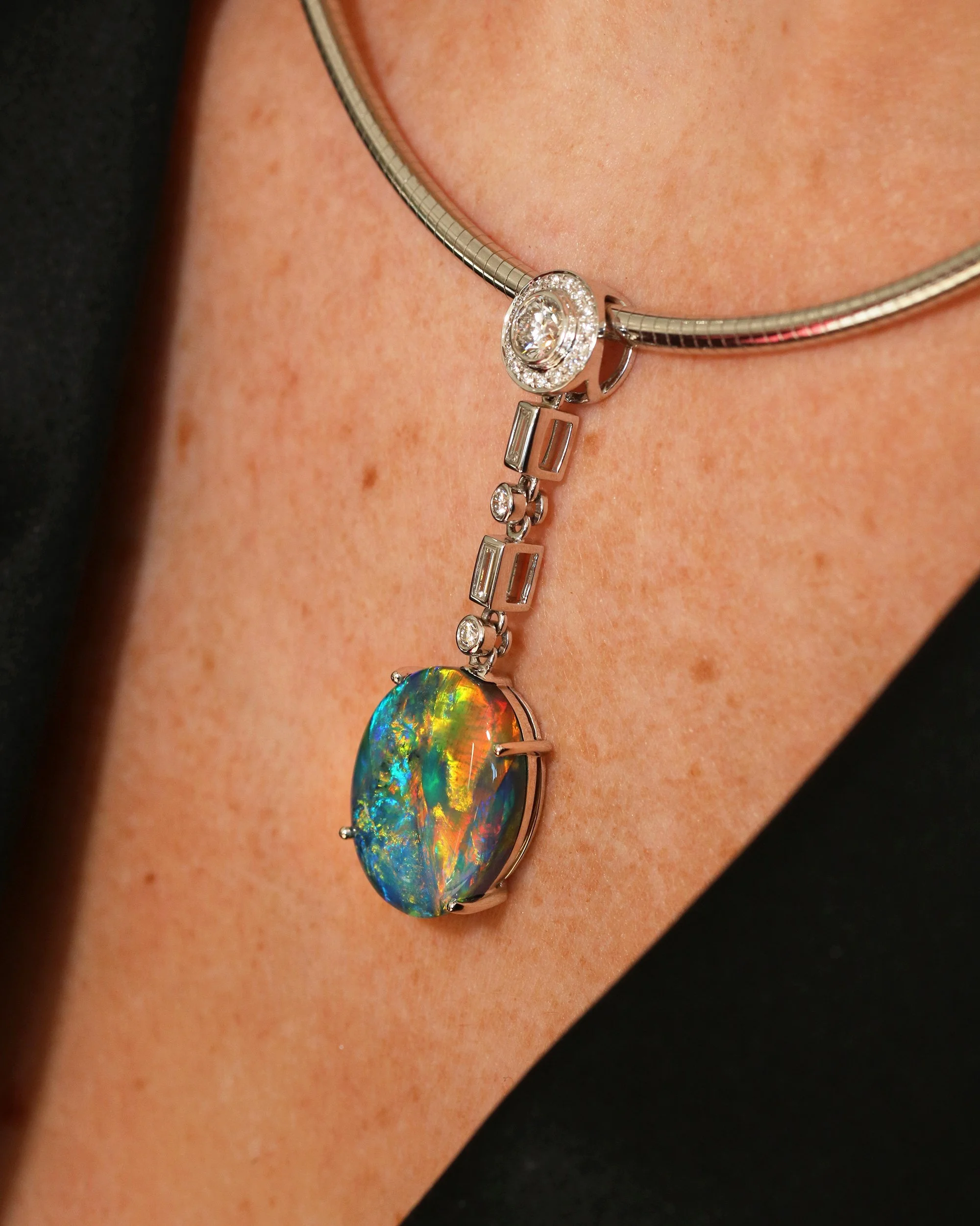 altmann-cherny-opal-black-pendant-model-20182229