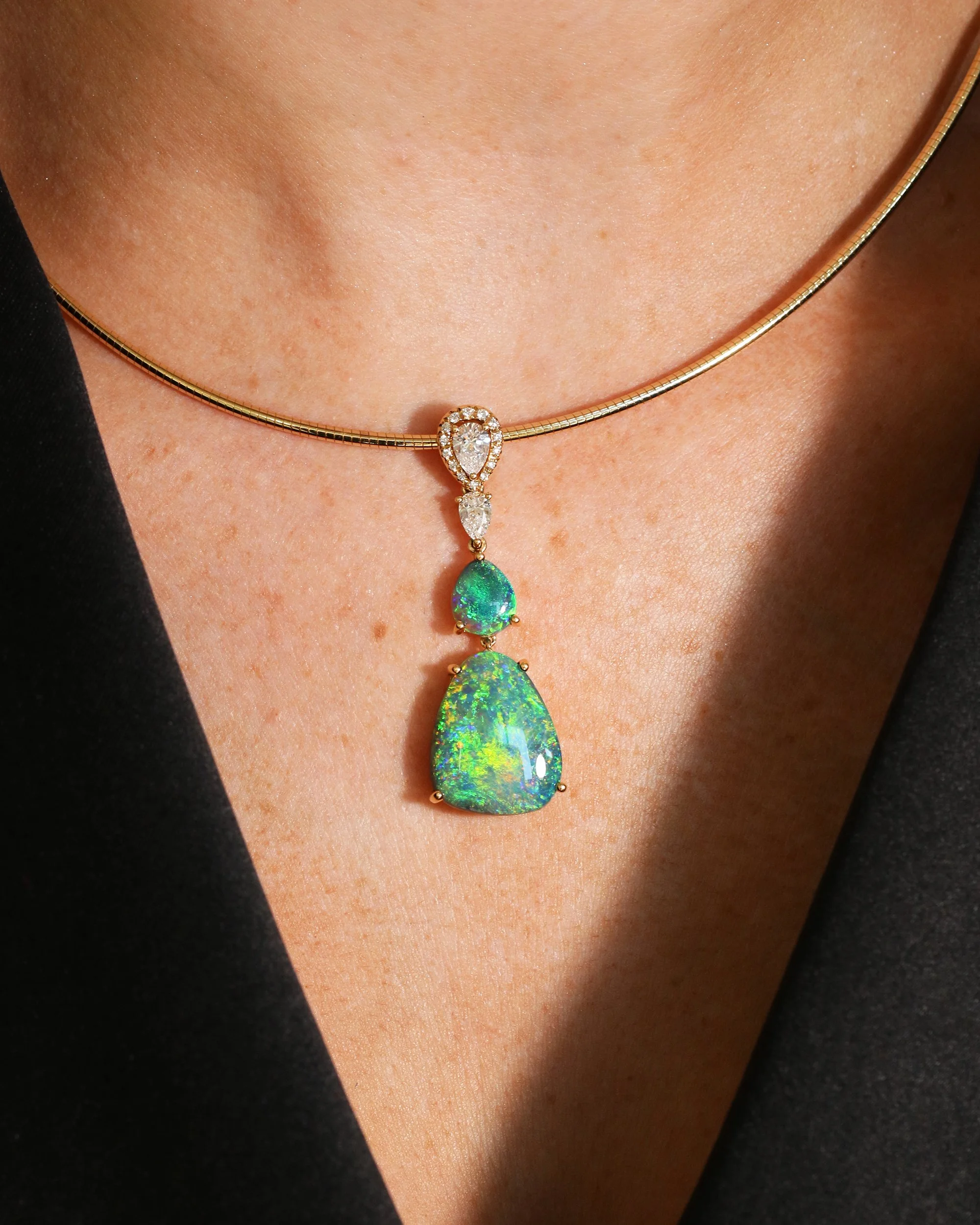 altmann-cherny-opal-black-pendant-model-20207786