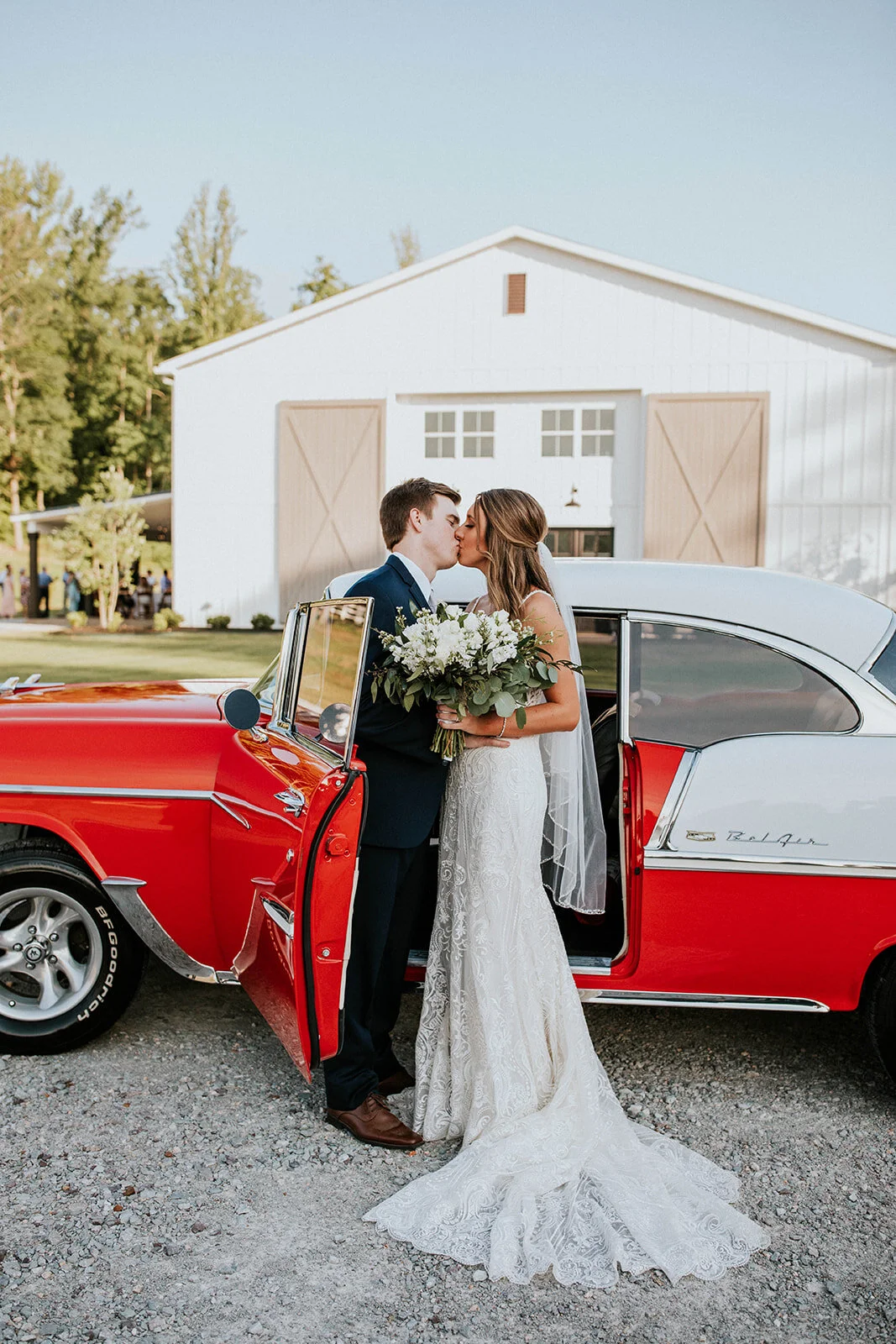 Real Weddings: Victoria and Nathan's Beautiful Summer Wedding 