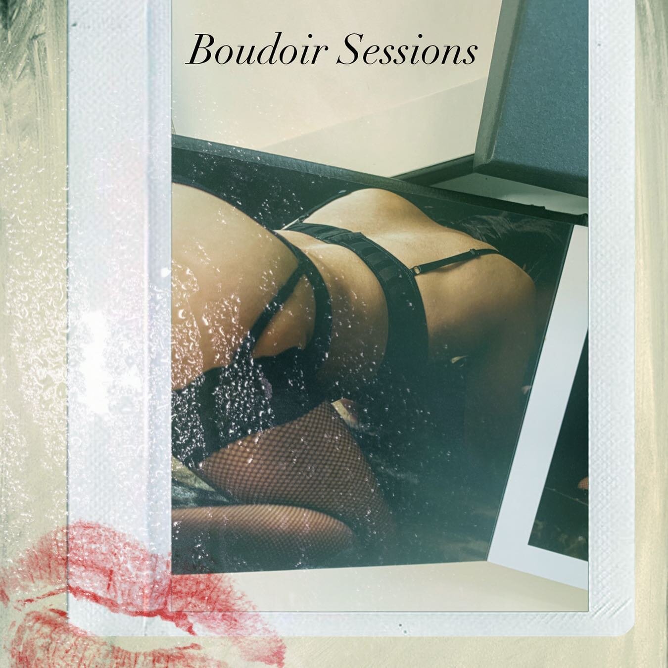 What is a boudoir session?
 
Traditionally, a sexy photoshoot, it's a gift starring the bride who gives it to her groom.
 
In reality, it's for you to capture all your curves in the best angles and lighting. 
 
A boudoir session is an intimate photos