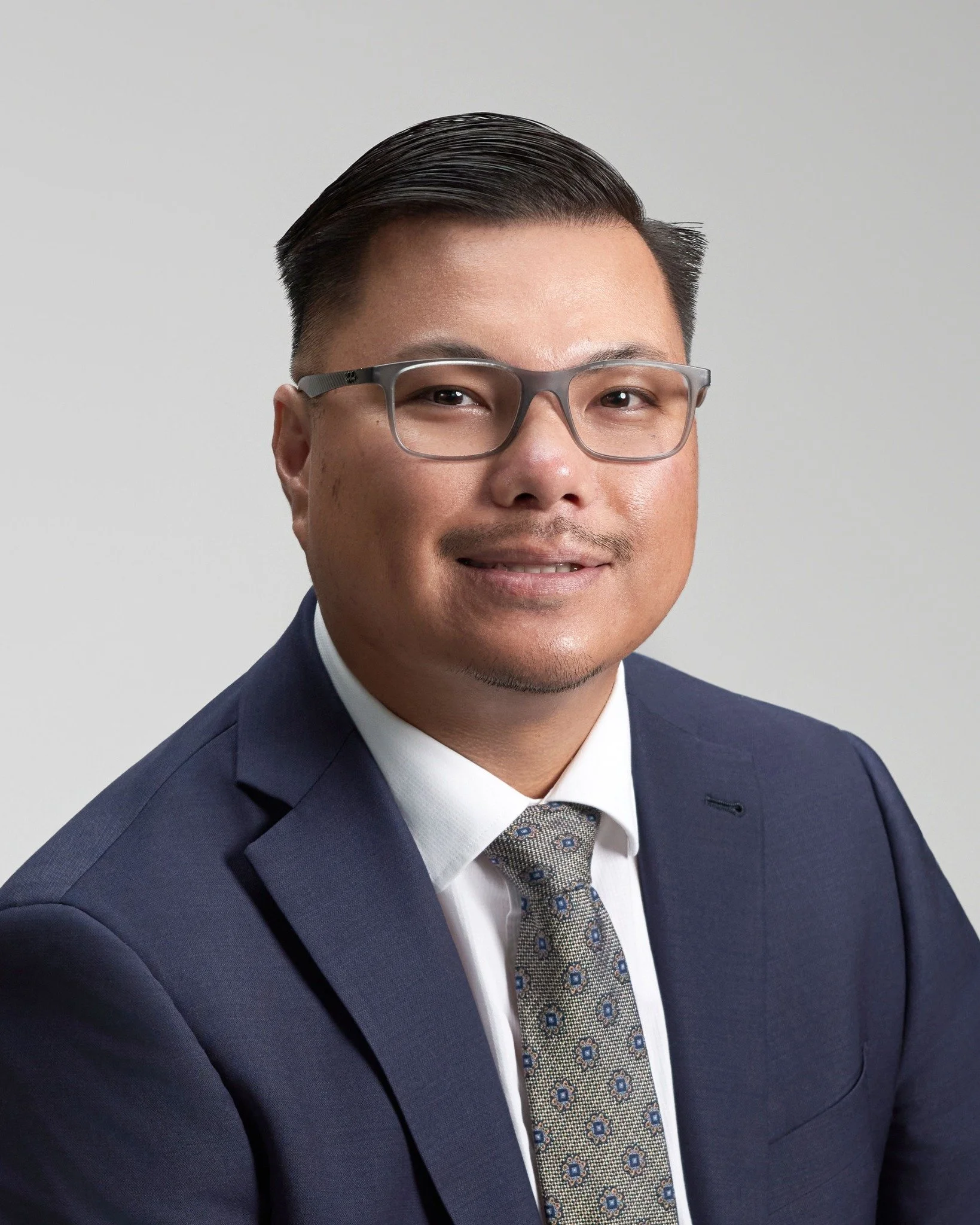 Studio Headshots 🎉

Back in early 2025, I met Fue Yang at a financial workshop, and since then we&rsquo;ve crossed paths in during community gatherings. When I saw his booking come through, I couldn&rsquo;t help but smile&mdash;Fue showed up looking