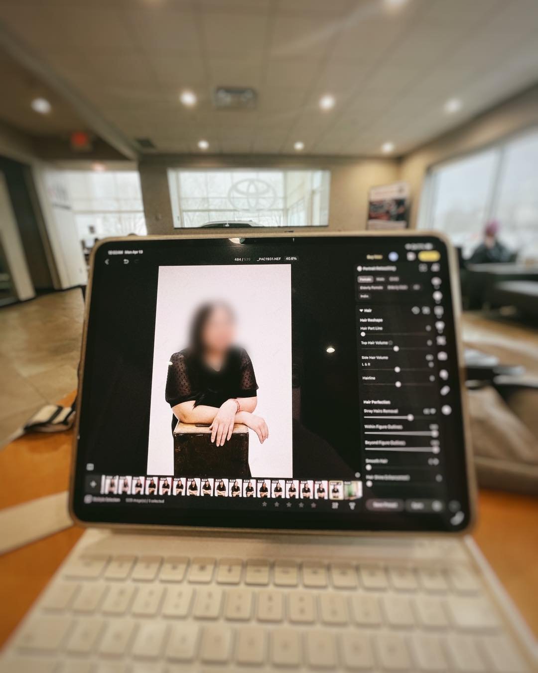 Hi! How&rsquo;s your April going? I started with a week jammed pack of taking photographs with my sister pakoubeauty and now I&rsquo;m retouching by sessions. ❤️

Right now, I&rsquo;m at the auto shop getting my car fixed and retouching on my iPad. W