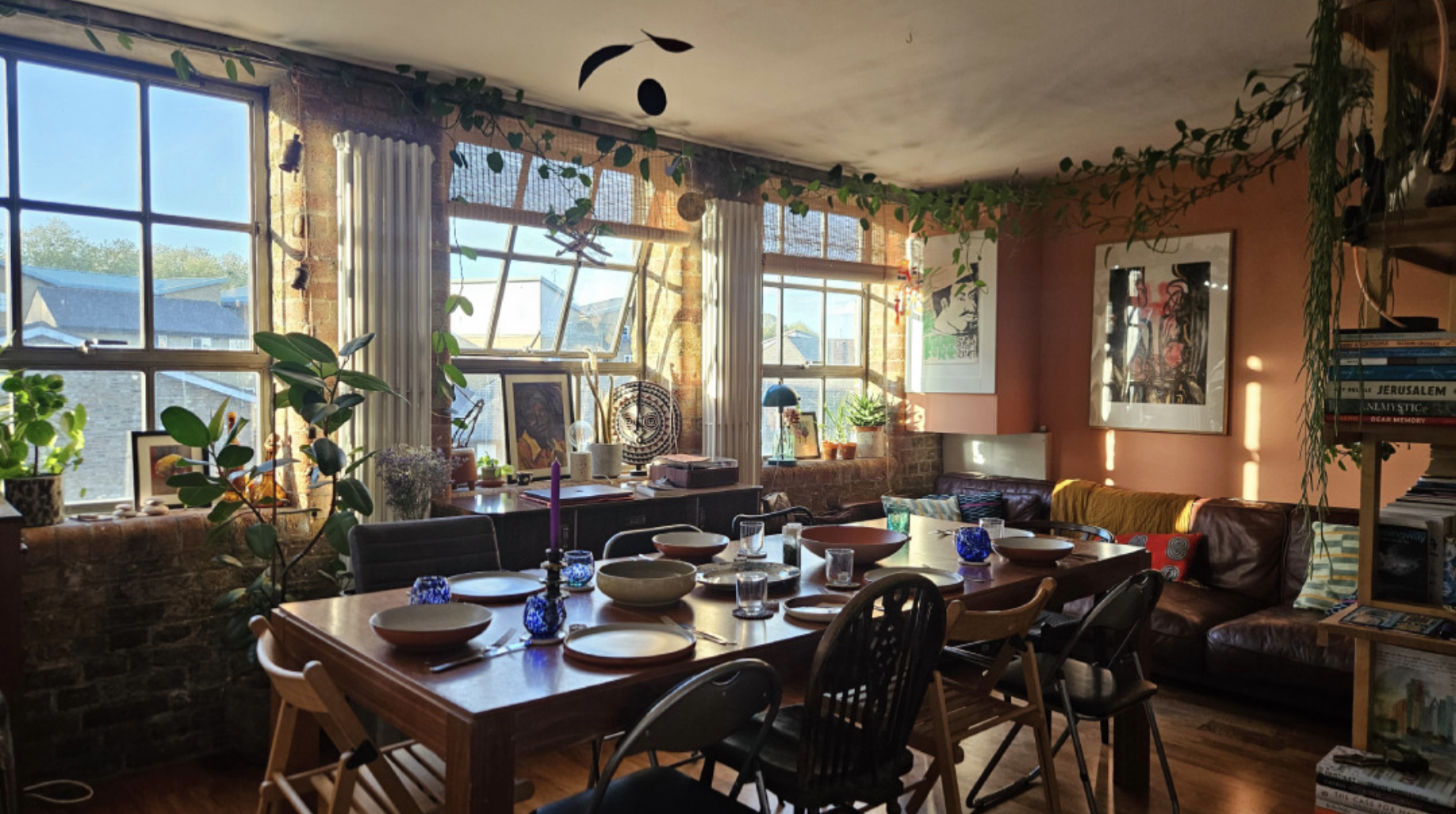  A moment of sweet stillness before a death dinner 🕯️  A friend recently said about a death dinner she attended, "I didn't expect so much laughter!"   I think there are many reasons why we can actually feel lighter speaking about death ~   There's r