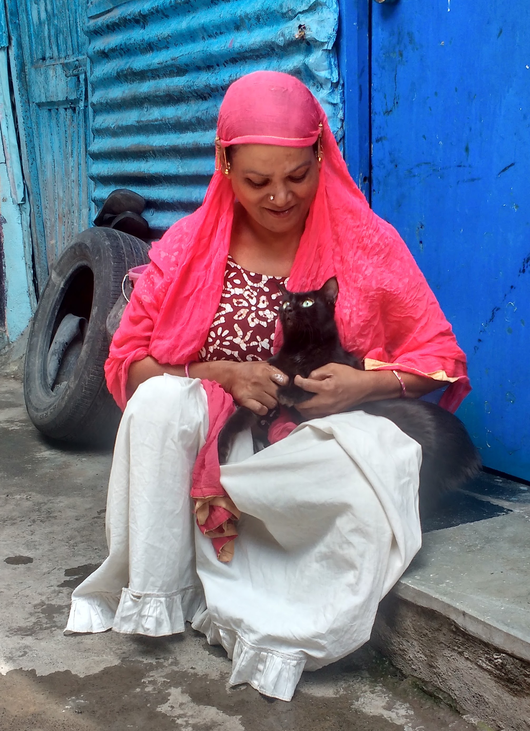 Nirmala with her pet. Pune, May 2017. 